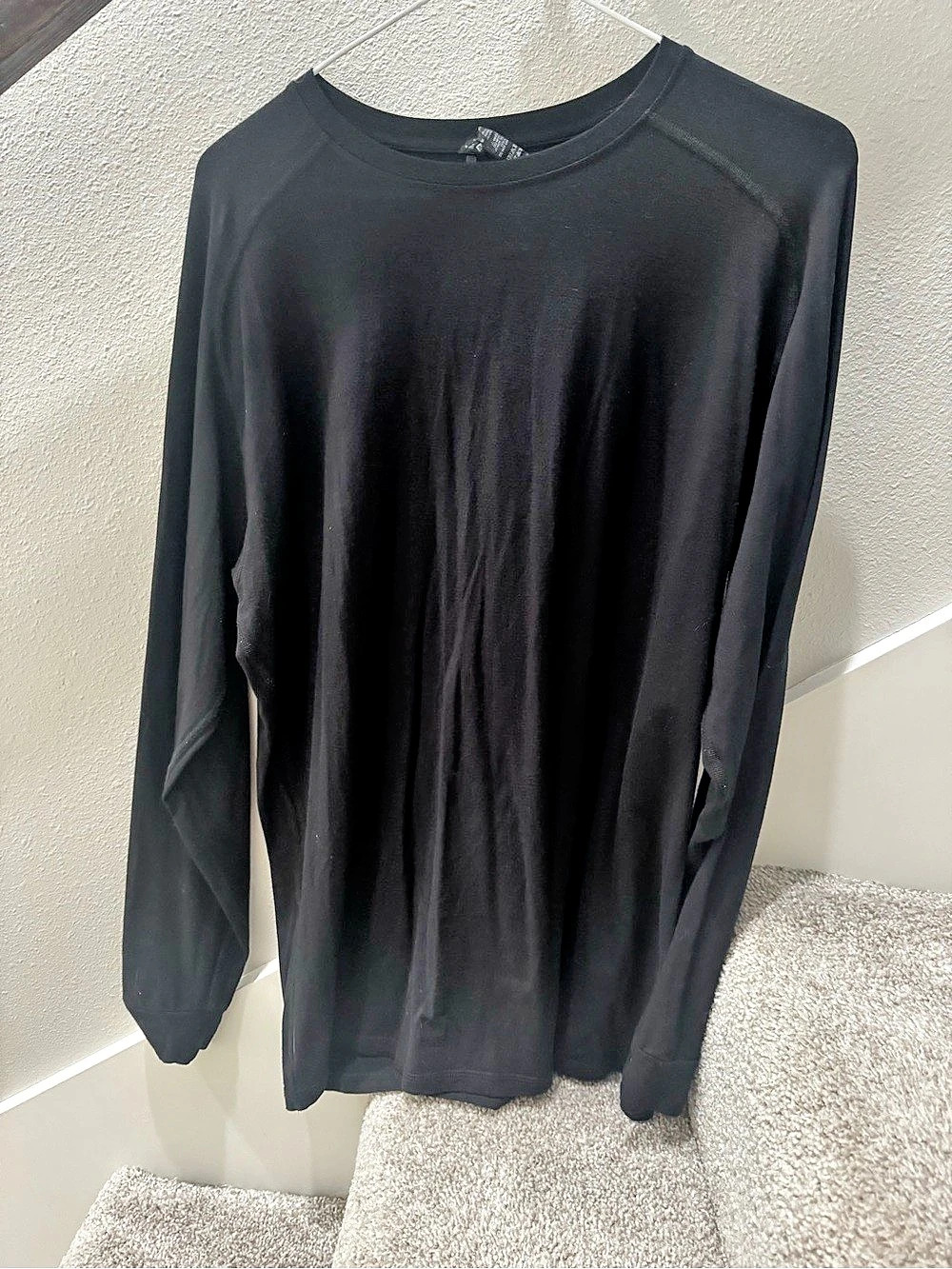 Alphalete men’s Long Sleeve Top Black Large